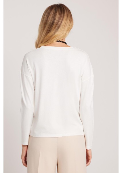 Kadın Slim Fit Dar Kesim Viskonlu Kumaş V Yaka Ekru Bluz