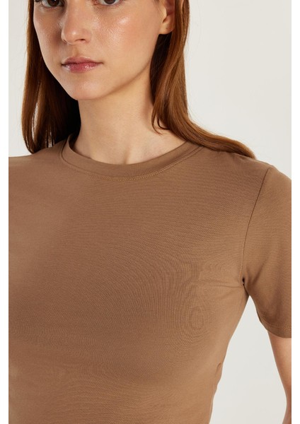 Kadın Slim Fit Dar Kesim Pamuklu Bisiklet Yaka Kahverengi bluz modelleri