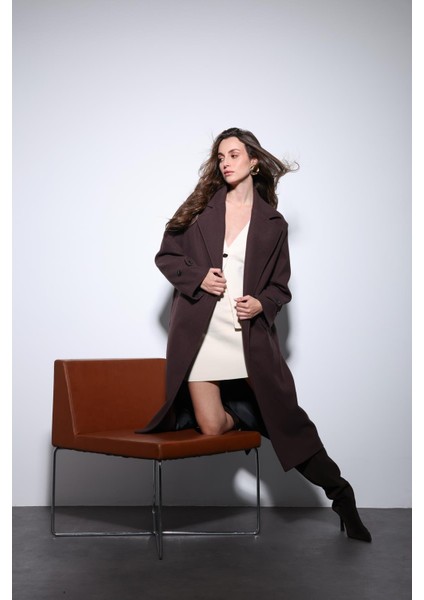 Kahve Kadın Yumuşak Dokulu Oversize Kruvaze Kaban