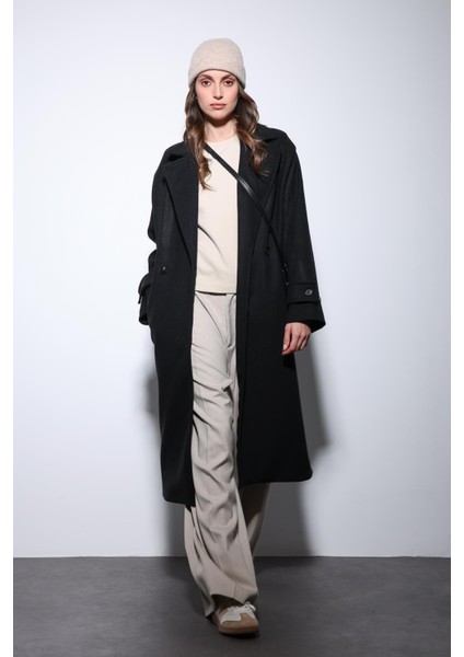 Siyah Kadın Yumuşak Dokulu Oversize Kruvaze Kaban