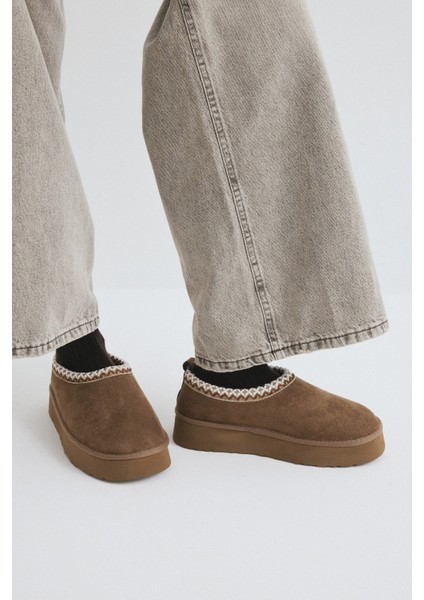 Bot 2525 - İçi Kürklü İşleme Detaylı Vizon Süet Kadın Bot indirimleri