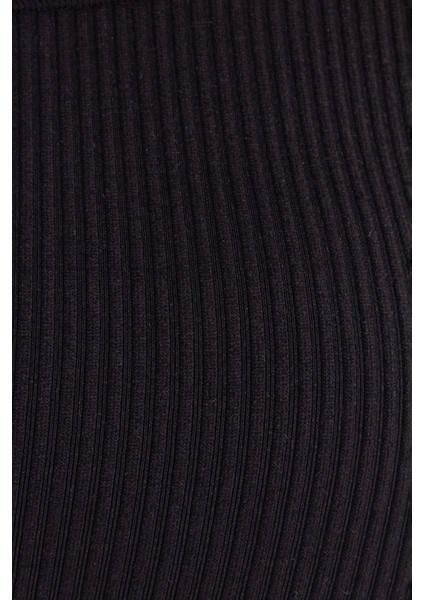 Kadın Slim Fit Dar Kesim Ince Askılı U Yaka Siyah Crop Atlet