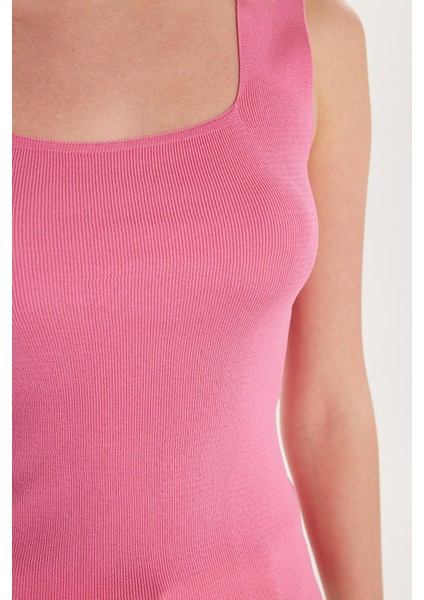 Kadın Standart Fit Askılı U Yaka Fitilli Pembe Body Atlet modelleri