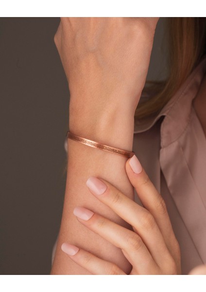 Içi Doku Desenli Dışı Ayetel Kürsi Yazılı Ince Bakır Bilezik