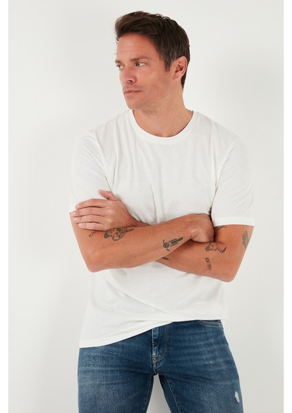 Yazı Detaylı Pamuklu Regular Fit Bisiklet Yaka T Shirt Erkek T Shirt 59020203 fırsatları