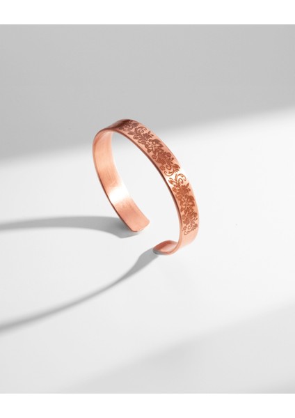 Çiçek Desenli ve Dua Işlemeli Bakır Bilezik (Zeolit Taşı)