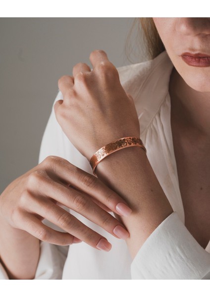 Çiçek Desenli ve Dua Işlemeli Bakır Bilezik (Zeolit Taşı) indirimleri