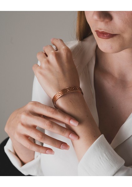 Zik Zak Kare Motifli Bakır Bilezik (Zeolit Taşı) indirimleri