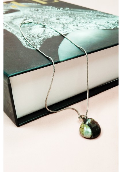 Turmalin Doğal Taşı Zincirli El Yapımı Kolye Uç: 2 cm Zincir: 20 cm Kutulu indirimleri