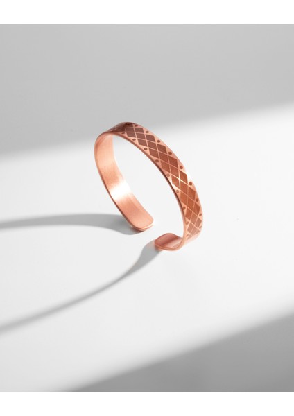 Eşkenar Motifli ve Dua Işlemeli Bakır Bilezik (Zeolit Taşı)