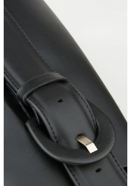 Iki Kenarı Kemer Tokalı Kol Çantası modelleri