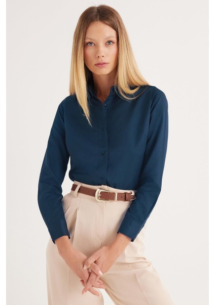 Kadın Slim Fit Dar Kesim Vucüda Oturan Uzun Kollu Lacivert Basic Gömlek