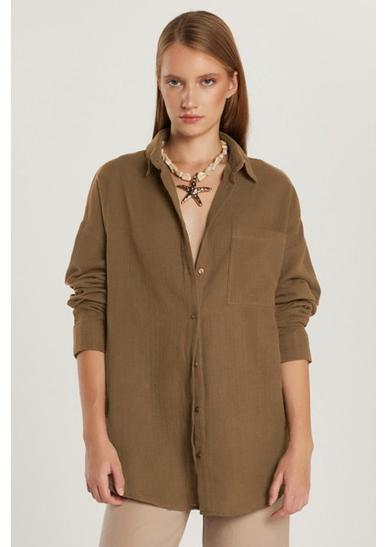 Kadın Oversize Geniş Kesim %100 Pamuk Müslin Kumaş Uzun Kollu Cepli Dokulu Kahverengi Gömlek fırsatları