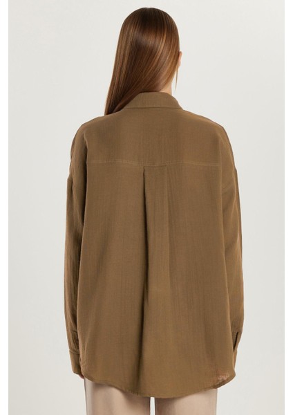 Kadın Oversize Geniş Kesim %100 Pamuk Müslin Kumaş Uzun Kollu Cepli Dokulu Kahverengi Gömlek indirimleri