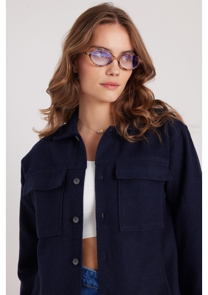 Kadın Relax Fit Rahat Kesim Cepli Düz Apaş Yaka Lacivert Mont Gömlek fiyatları