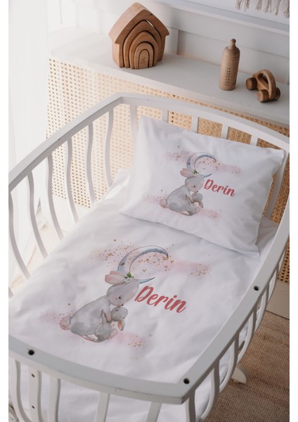 %100 Pamuk Saten Isme Özel Isimli Anne Yanı Beşik Nevresim Takımı Tavşan ve Yavrusu