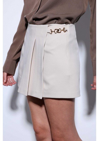 Taş Pileli Zincir Detaylı Şort Etek