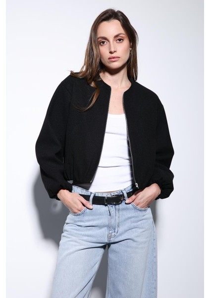 Siyah Bel Lastikli Crop Kadın Mont fırsatları