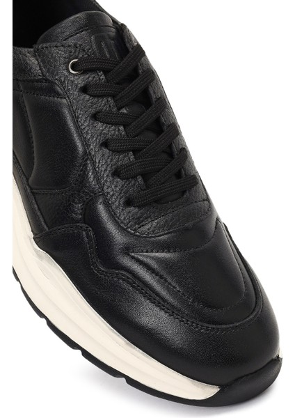 Erkek Siyah Bağcıklı Kalın Tabanlı Deri Sneaker 25WFD675118