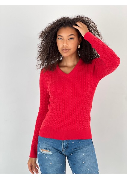 Kadın V Yaka Saç Örgü Desenli Kırmızı Triko Kazak