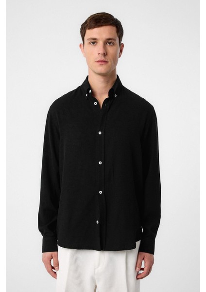 Siyah Keten Karışımlı Yaka Düğmeli Erkek Gömlek