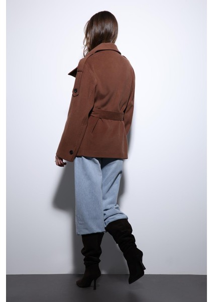 Kahve Dik Yaka Kruvaze Kadın Kaban
