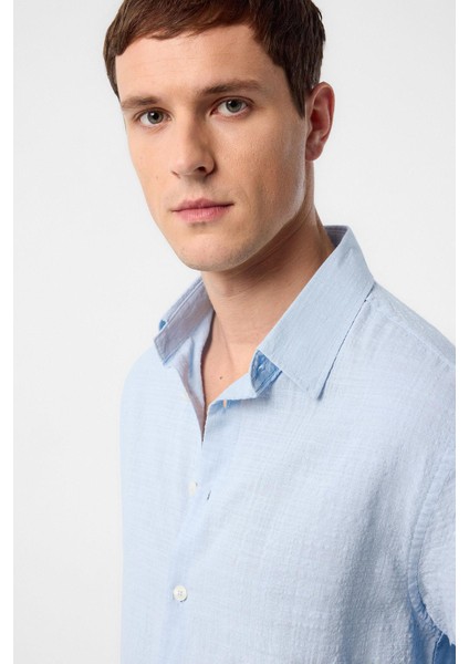 Mavi Relax Fit Dokulu Erkek Gömlek fırsatları