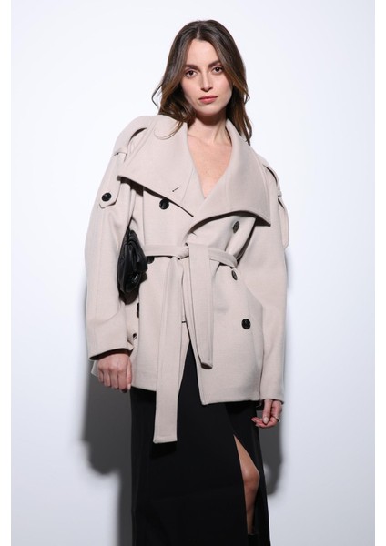 Bej Dik Yaka Kruvaze Kadın Kaban modelleri