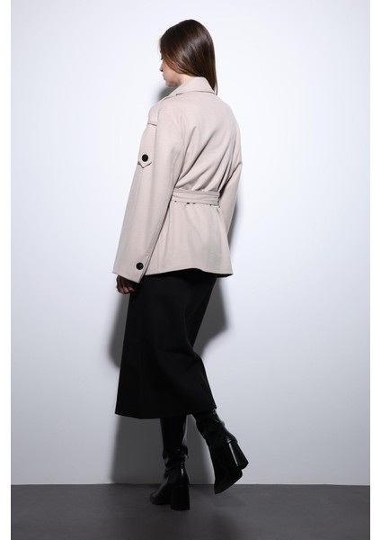 Bej Dik Yaka Kruvaze Kadın Kaban