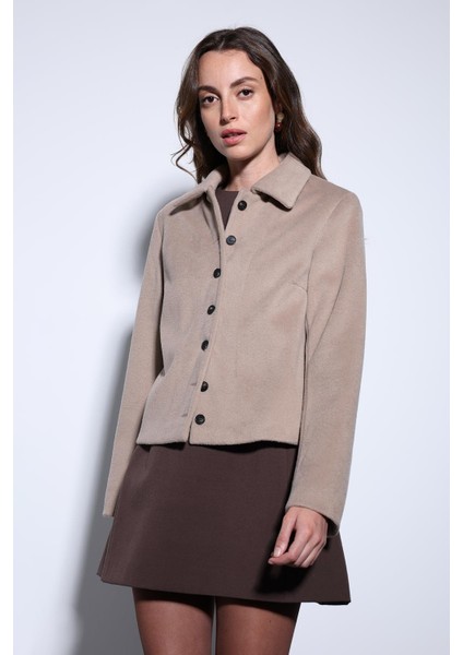 Bej Gömlek Yaka Kısa Kaşe Ceket fırsatları