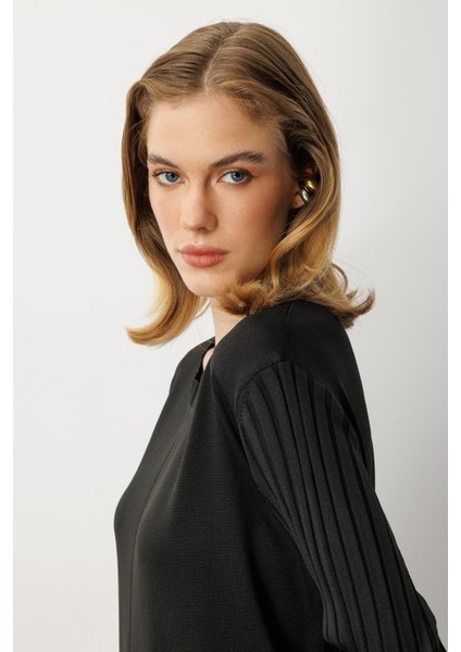 Ribana Detay Yırtmaçlı Triko Tunik-Siyah