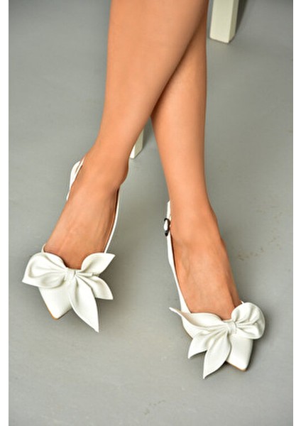 Kadın Beyaz Topuklu Ayakkabı Suni Deri ve Neolit Taban Detaylarıyla