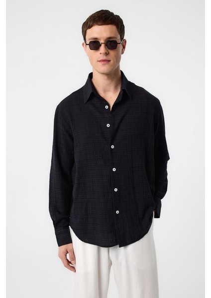 Siyah Relax Fit Dokulu Erkek Gömlek
