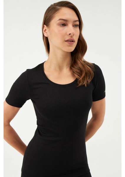 500 Kadın Kısa Kollu O Yaka Termal Üst Içlik-Siyah