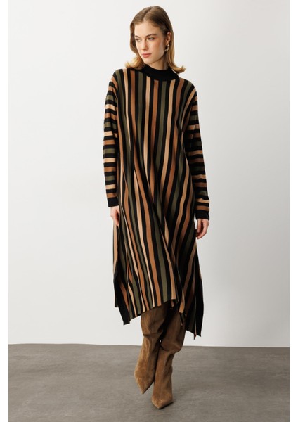 Yırtmaç Detay Çizgili Triko Elbise-SİYAH