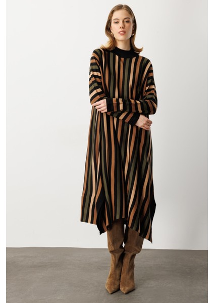 Yırtmaç Detay Çizgili Triko Elbise-SİYAH modelleri