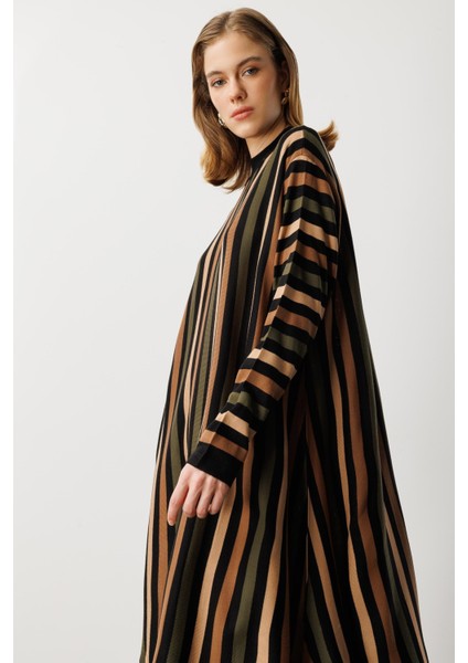 Yırtmaç Detay Çizgili Triko Elbise-SİYAH