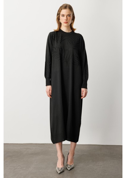 Yaprak Desenli Uzun Triko Elbise-Siyah