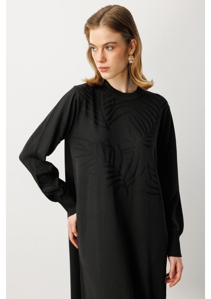 Yaprak Desenli Uzun Triko Elbise-Siyah fırsatları