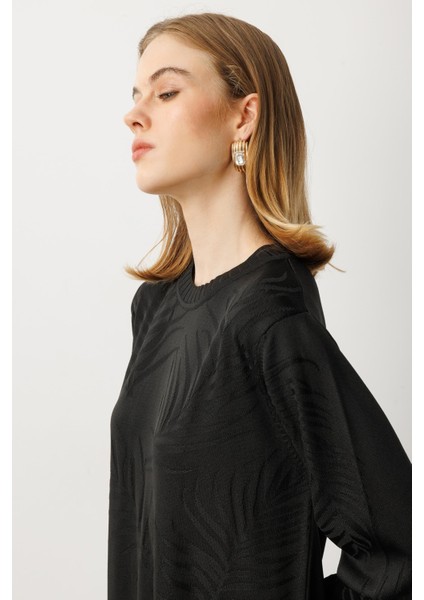 Yaprak Desenli Uzun Triko Elbise-Siyah