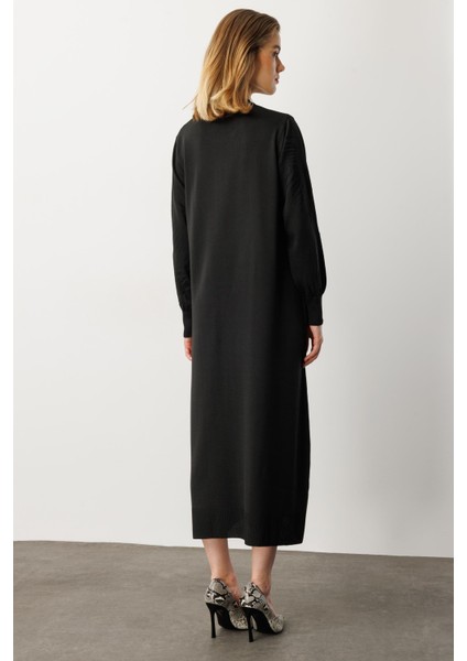 Yaprak Desenli Uzun Triko Elbise-Siyah