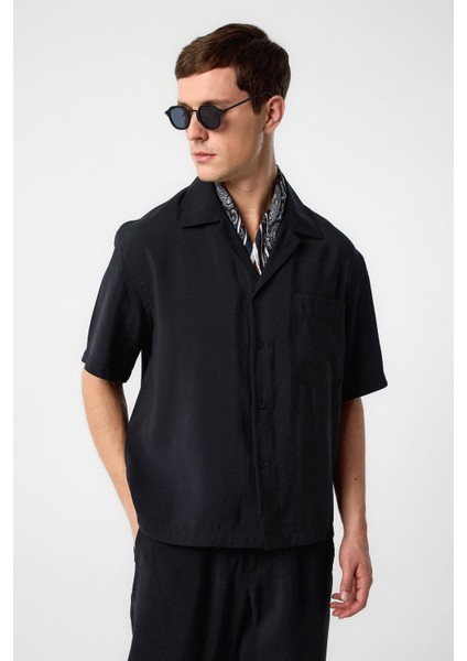Siyah Apaş Yaka Modal Kumaş Erkek Gömlek