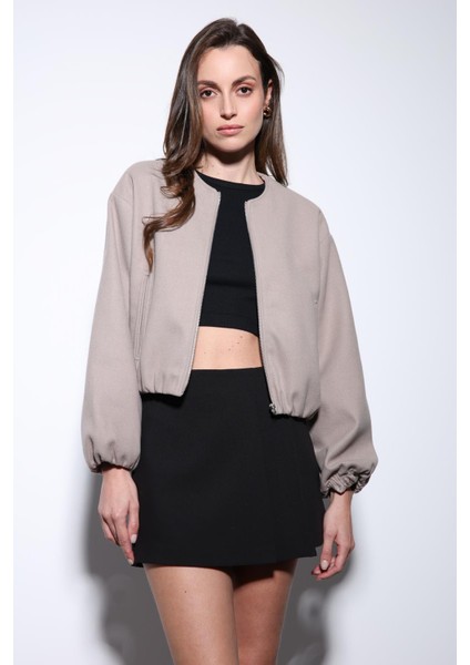 Taş Bel Lastikli Crop Kadın Mont modelleri