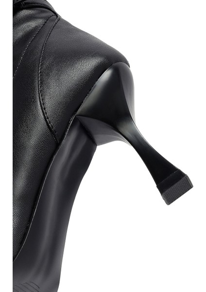 Kadın Siyah Fermuarlı İnce Topuklu Bot 25WFE402114