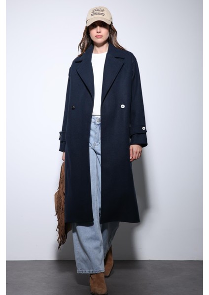 Lacivert Kadın Yumuşak Dokulu Oversize Kruvaze Kaban modelleri