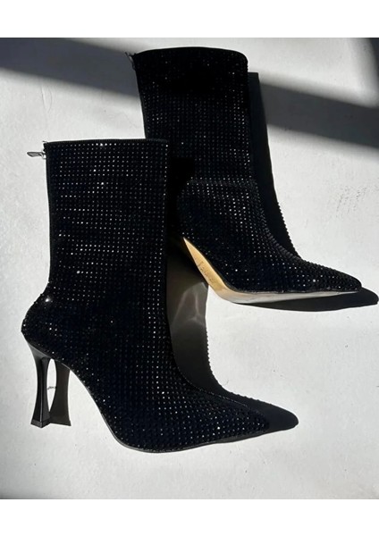 Kadın Siyah Komple Ithal Taşlı Sivri Burun Ince Topuklu Bot indirimleri