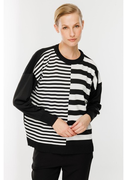 Çizgi Desenli Kazak-Siyah