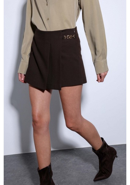 Kahve Pileli Zincir Detaylı Şort Etek fiyatları