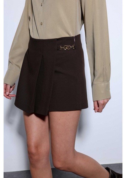 Kahve Pileli Zincir Detaylı Şort Etek modelleri