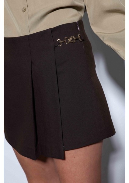 Kahve Pileli Zincir Detaylı Şort Etek fırsatları